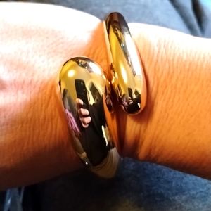 ⭐Spring Open Bracelet Gold Tone